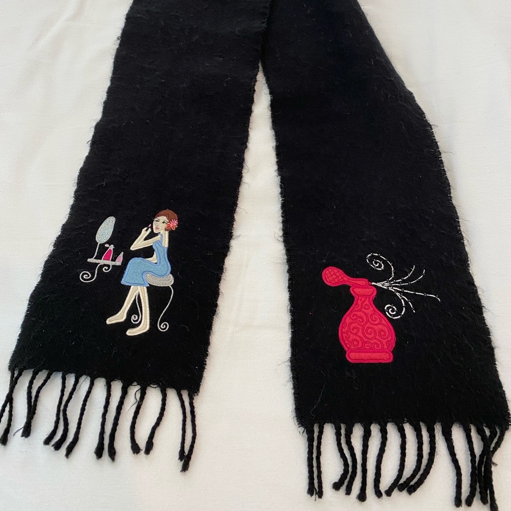 Cute and fun girl’s scarf with decorative details.
